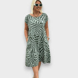 Belgin™ | Yuvarlak yaka ve güzel desenli yazlık elbise