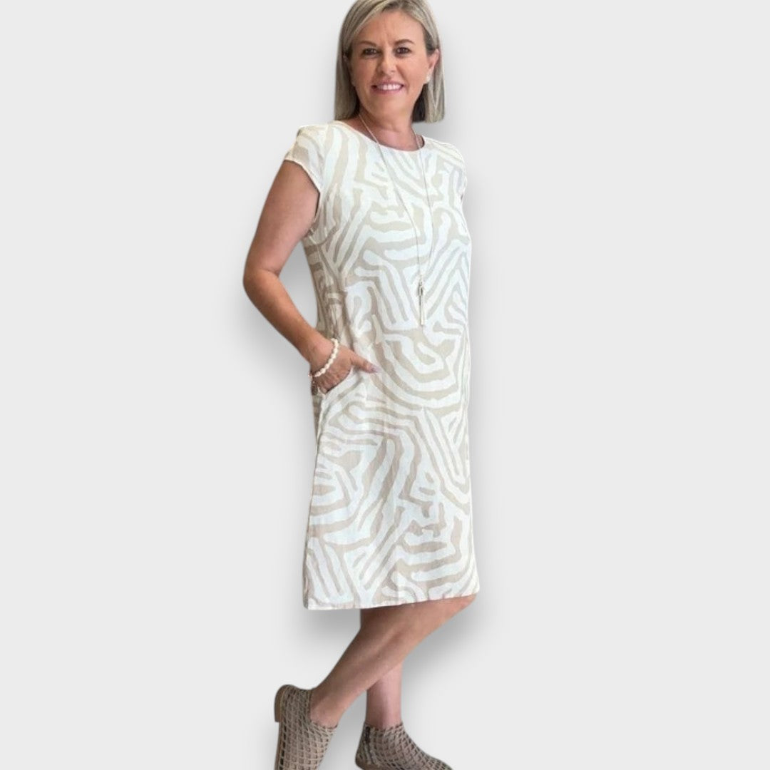 Belgin™ | Yuvarlak yaka ve güzel desenli yazlık elbise