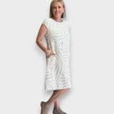 Belgin™ | Yuvarlak yaka ve güzel desenli yazlık elbise