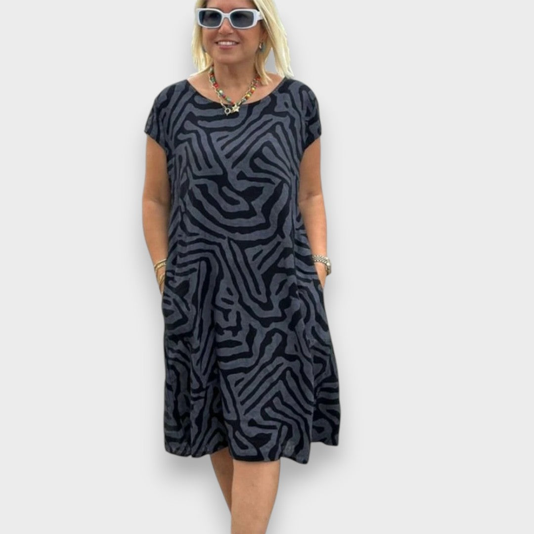 Belgin™ | Yuvarlak yaka ve güzel desenli yazlık elbise