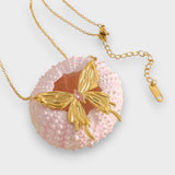 Asiye | Pembe taşlı kelebek kolye, 18K altın kaplama.